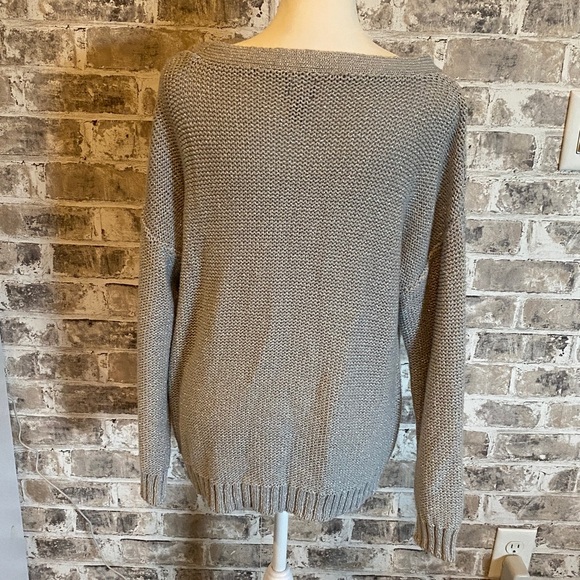 Soho Women's Gray Cable Knit Sweater. Size L. Sparkly with silver threads. - Picture 7 of 13